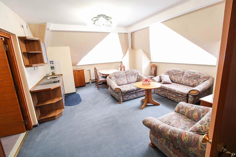 FAMILIJNY Ośrodek Wypoczynkowo - Rehabilitacyjny Krynica Zdrój Hotel Exterior foto